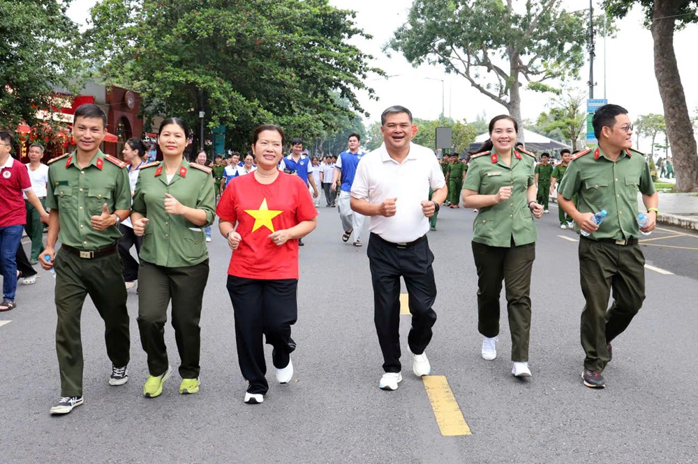 Hơn 5.000 người tham gia Lễ phát động “Mỗi người dân lựa chọn ít nhất một môn thể thao phù hợp” tại Cần Thơ - ảnh 2