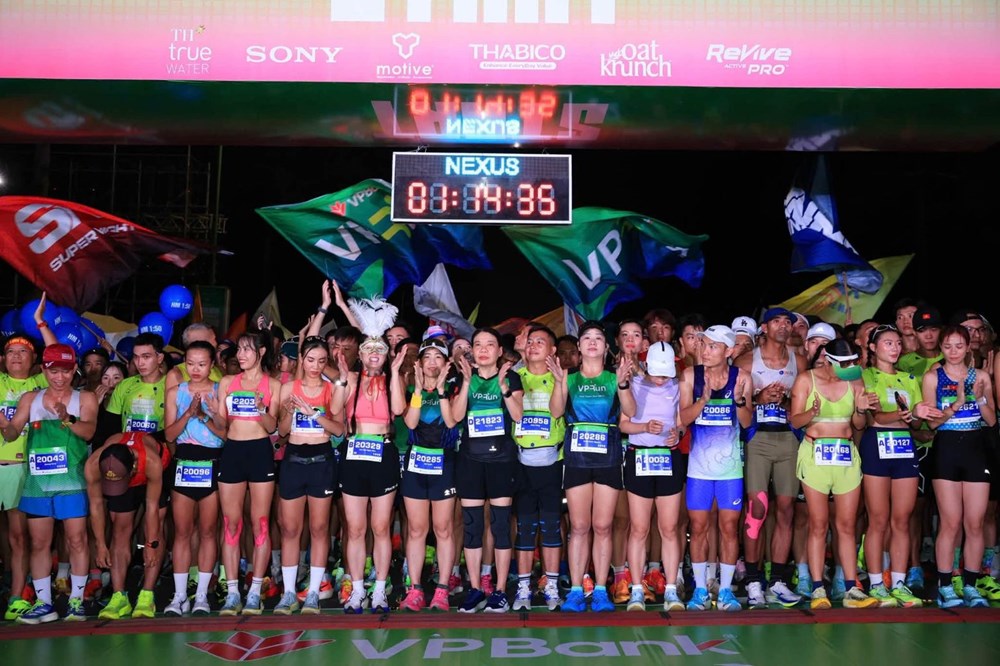 Sáng nay, hàng chục ngàn VĐV bước vào đường chạy Marathon 2026 ở Đồng Tháp - ảnh 2