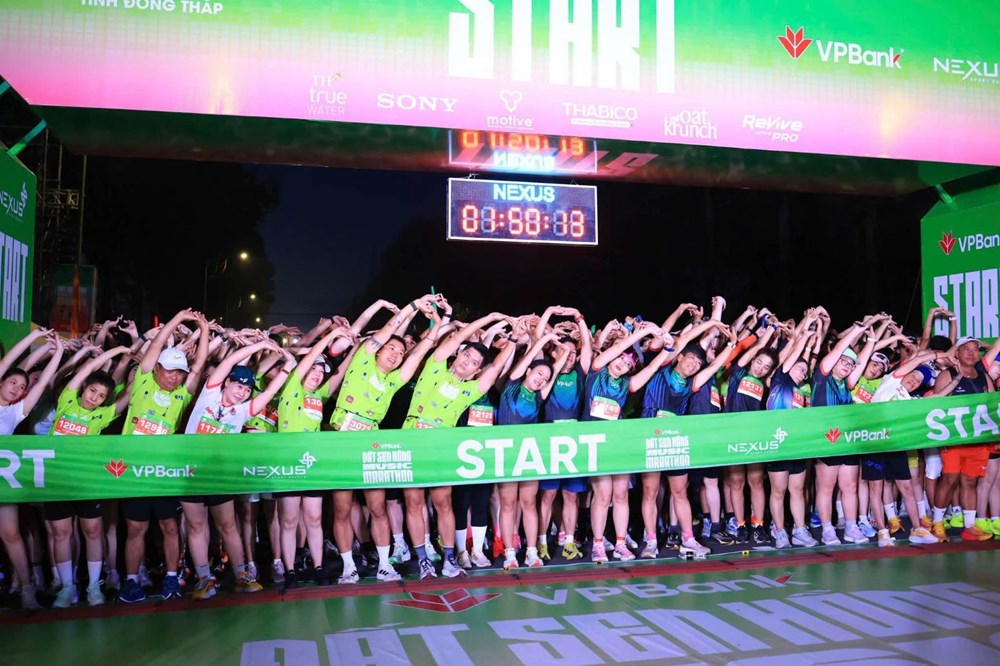 Sáng nay, hàng chục ngàn VĐV bước vào đường chạy Marathon 2026 ở Đồng Tháp - ảnh 3