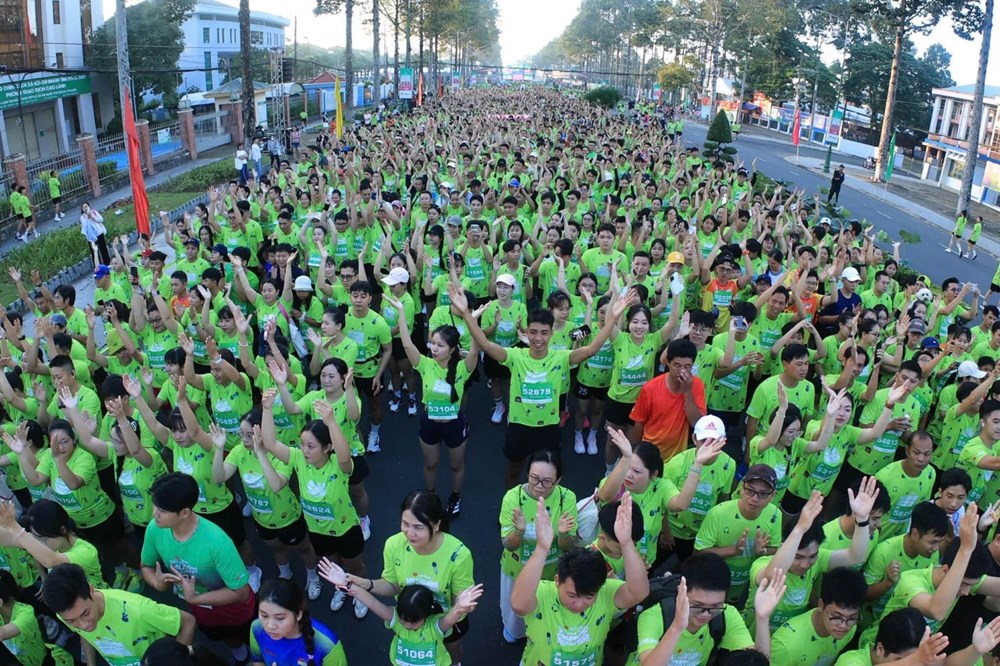 Sáng nay, hàng chục ngàn VĐV bước vào đường chạy Marathon 2026 ở Đồng Tháp - ảnh 4