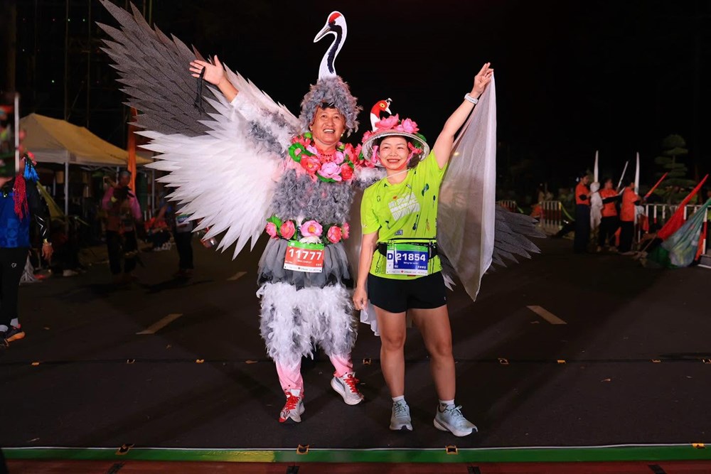 Sáng nay, hàng chục ngàn VĐV bước vào đường chạy Marathon 2026 ở Đồng Tháp - ảnh 8
