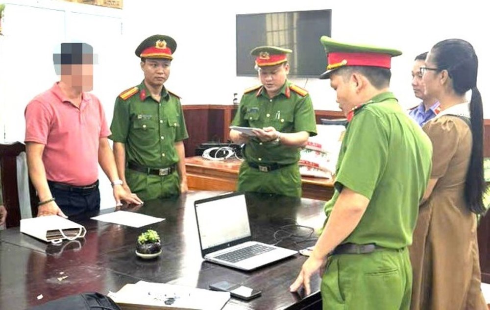 Vĩnh Long: Lừa đảo trên 73 tỉ đồng, một nhân viên ngân hàng bị bắt giam - ảnh 1