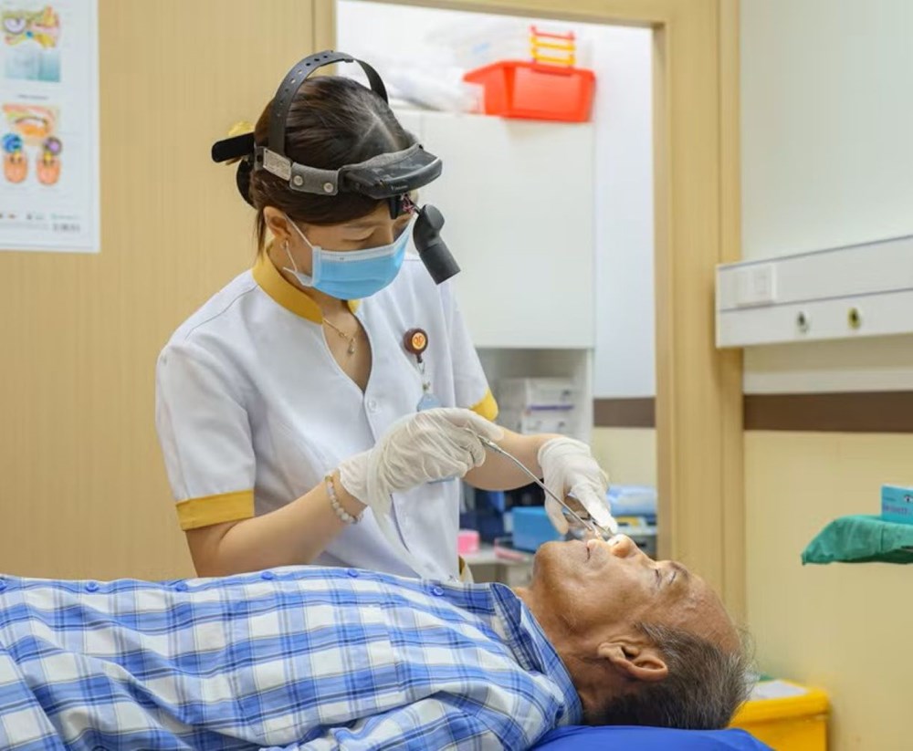 Phẫu thuật thành công cho bệnh nhân chịu cảnh “ngủ ngồi” hơn 10 năm ở Cà Mau  - ảnh 2