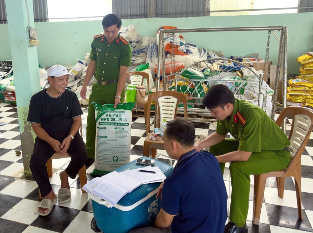 Cà Mau: Bắt giam đối tượng sản xuất phân bón giả với quy mô lớn - ảnh 1