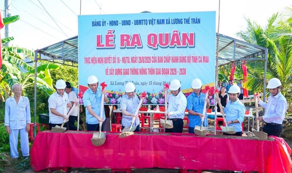 Đồng loạt khởi công 22 tuyến đường giao thông nông thôn ở Cà Mau - ảnh 3