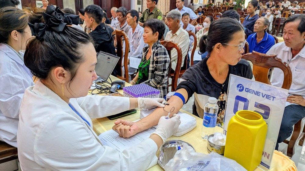 Công an An Giang thu nhận mẫu ADN cho hơn 1.100 thân nhân liệt sĩ trong đợt 2 năm 2026 - ảnh 2