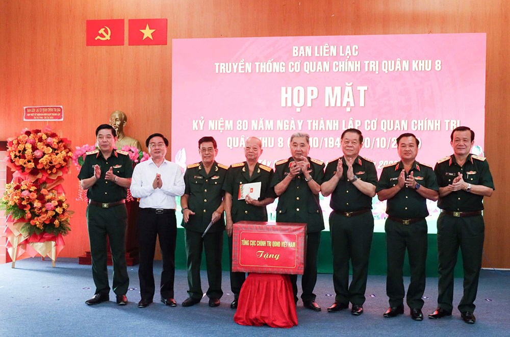 Thắm tình quân dân qua hành trình trở về Chiến khu 8 - ảnh 7