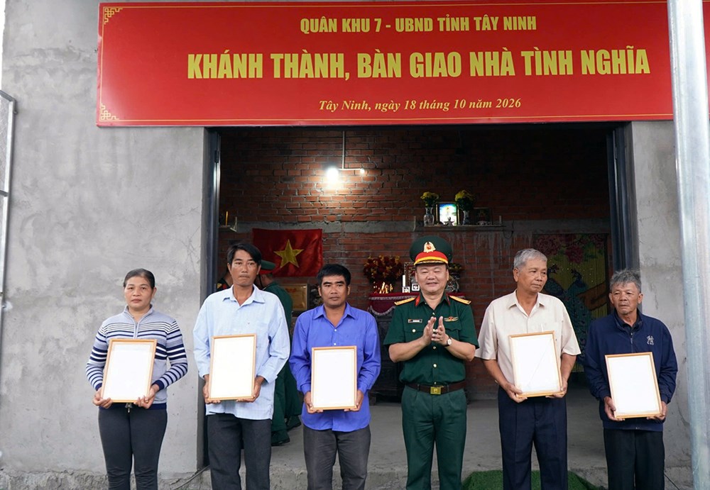 Thắm tình quân dân qua hành trình trở về Chiến khu 8 - ảnh 6