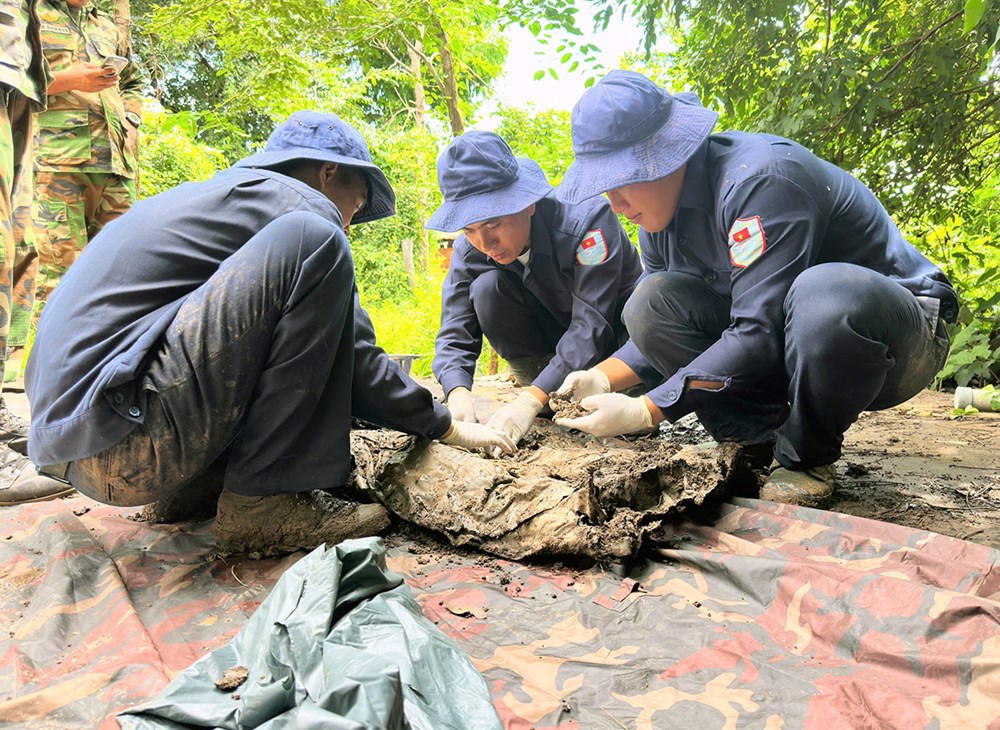 Quy tập thêm 5 hài cốt liệt sĩ tại Campuchia - ảnh 2