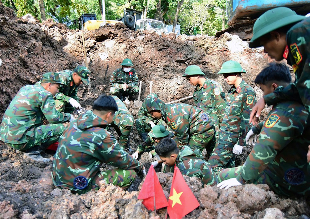 Phát hiện thêm 10 bộ hài cốt liệt sĩ tại Công viên Lê Thị Riêng - ảnh 1