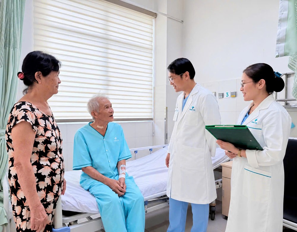 Cứu sống bệnh nhân nhồi máu cơ tim cấp, ngừng tim trên đường chuyển viện - ảnh 2