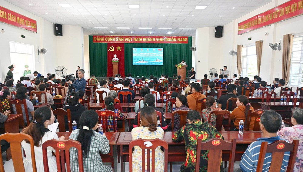 Cảnh sát biển đồng hành cùng đồng bào dân tộc, tôn giáo TP.HCM - ảnh 1