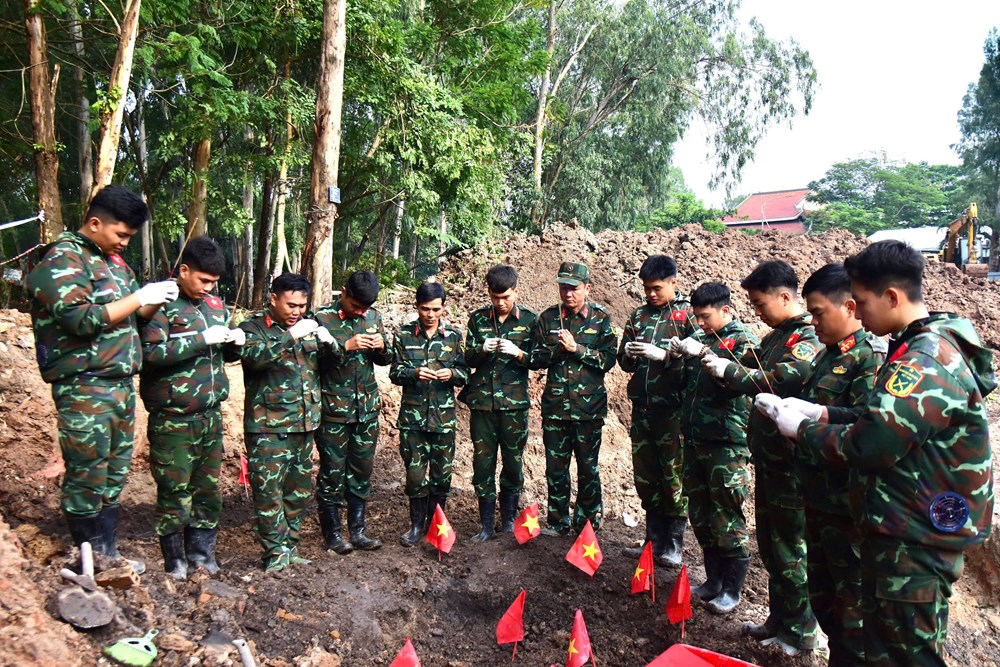 Phát hiện thêm 10 hài cốt liệt sĩ tại Công viên Lê Thị Riêng - ảnh 4