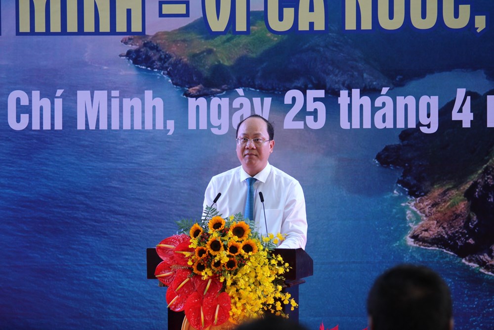 Khai mạc triển lãm ảnh “Tổ quốc bên bờ sóng“ - ảnh 1