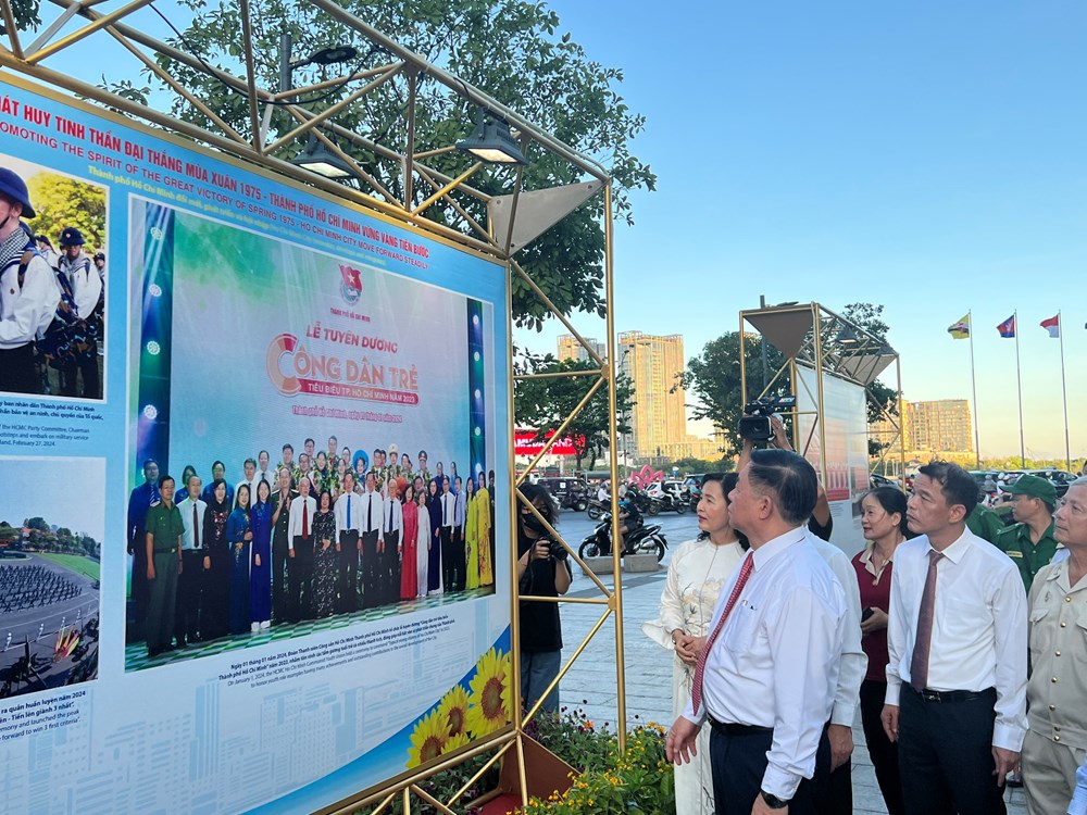 Khai mạc triển lãm ảnh “Tổ quốc bên bờ sóng“ - ảnh 3