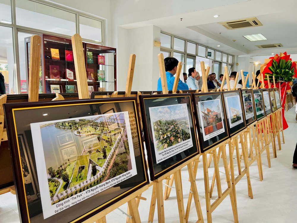 Khai mạc triển lãm “Văn học nghệ thuật Hà Nội - Huế - TP.HCM: 50 năm tự hào bản anh hùng ca” - ảnh 2