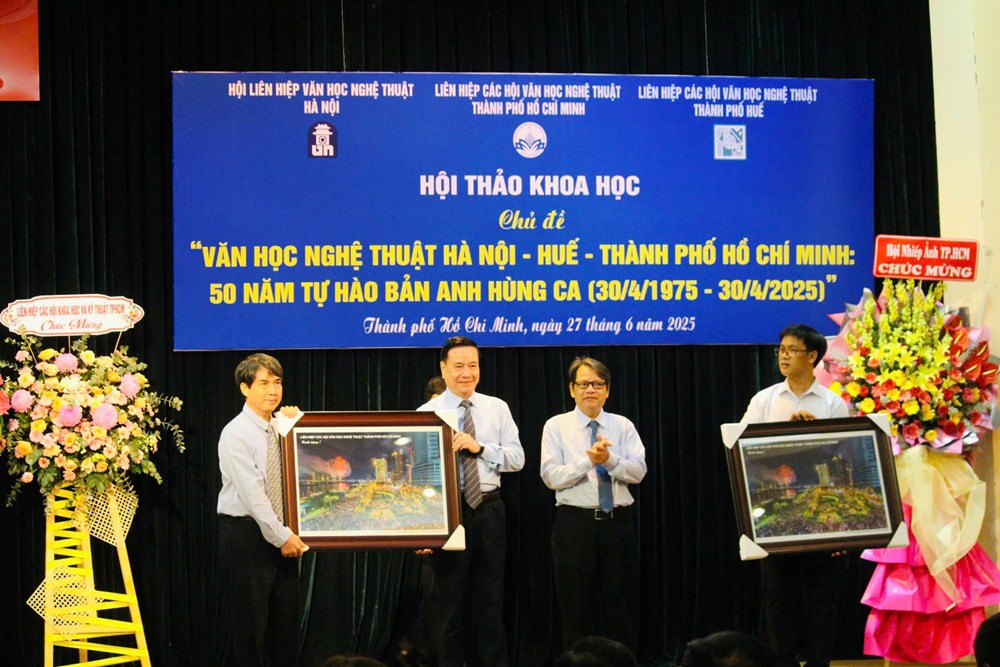 Hội thảo kết nối văn nghệ sĩ ba miền - ảnh 2