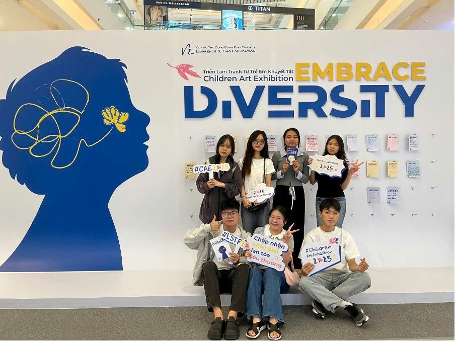 Triển lãm tranh từ trẻ khuyết tật “Embrace Diversity – Chấp nhận khác biệt, lan tỏa yêu thương” - ảnh 2