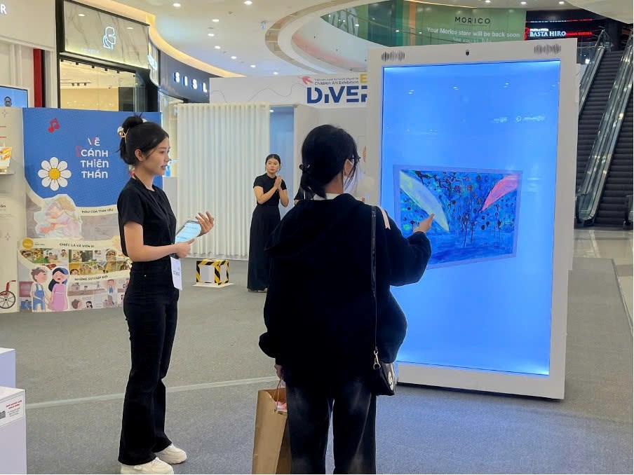 Triển lãm tranh từ trẻ khuyết tật “Embrace Diversity – Chấp nhận khác biệt, lan tỏa yêu thương” - ảnh 1