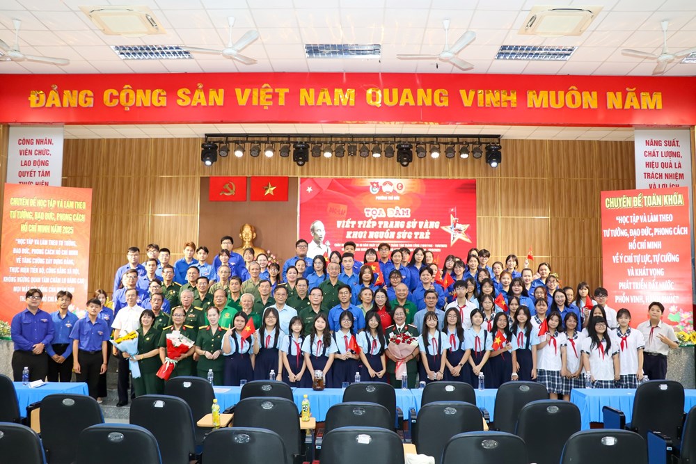 Giao lưu, tọa đàm “Viết tiếp trang sử vàng – Khơi nguồn sức trẻ” - ảnh 2