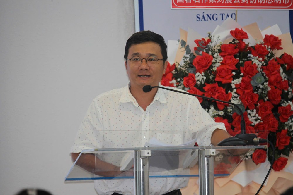 Nhà văn Lưu Chấn Vân tái ngộ độc giả TP.HCM - ảnh 4