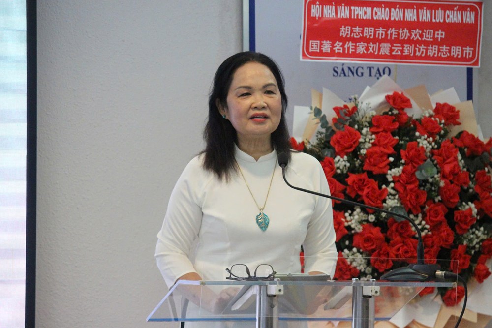 Nhà văn Lưu Chấn Vân tái ngộ độc giả TP.HCM - ảnh 2