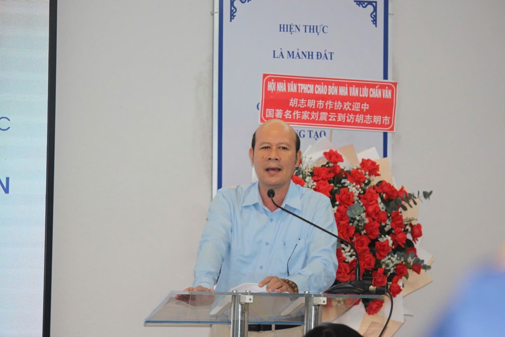 Nhà văn Lưu Chấn Vân tái ngộ độc giả TP.HCM - ảnh 3