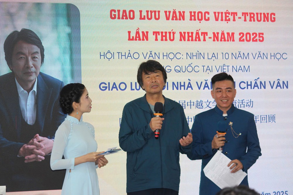 Nhà văn Lưu Chấn Vân tái ngộ độc giả TP.HCM - ảnh 1