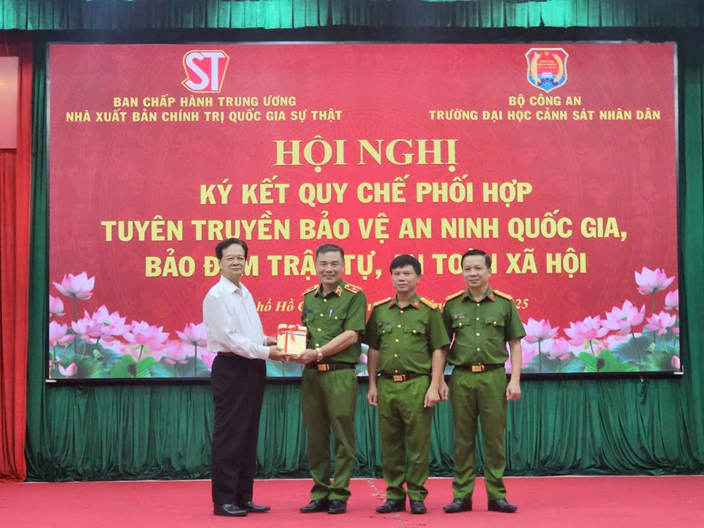 NXB Chính trị quốc gia Sự thật và Trường ĐH Cảnh sát nhân dân ký kết quy chế phối hợp chiến lược - ảnh 3