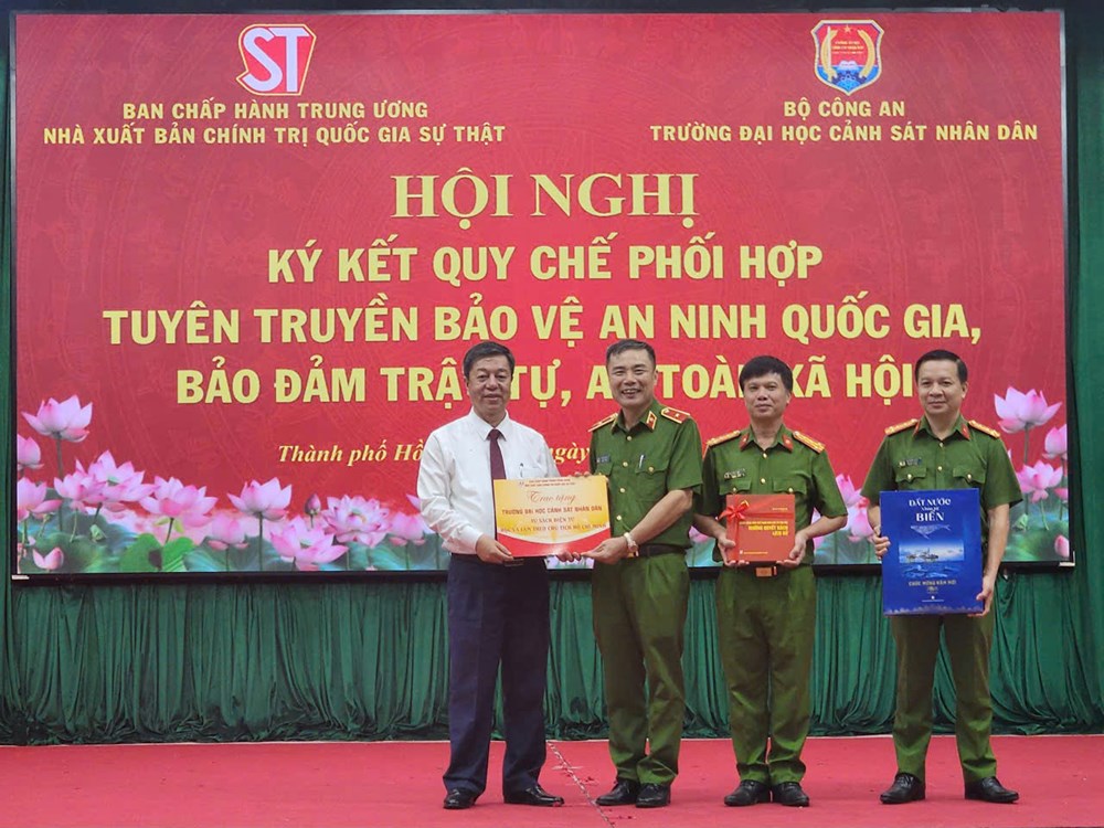 NXB Chính trị quốc gia Sự thật và Trường ĐH Cảnh sát nhân dân ký kết quy chế phối hợp chiến lược - ảnh 4