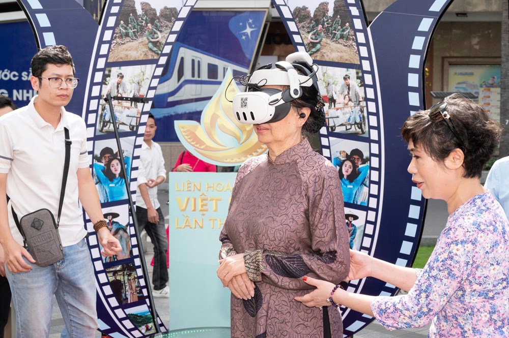 Khai mạc Triển lãm “Thành phố Hồ Chí Minh vươn mình cùng đất nước qua góc nhìn điện ảnh” - ảnh 4