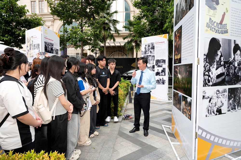 Khai mạc Triển lãm “Thành phố Hồ Chí Minh vươn mình cùng đất nước qua góc nhìn điện ảnh” - ảnh 3