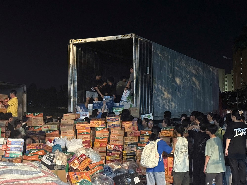 Sinh viên gói ghém nghĩa tình gửi miền Trung ruột thịt - ảnh 3