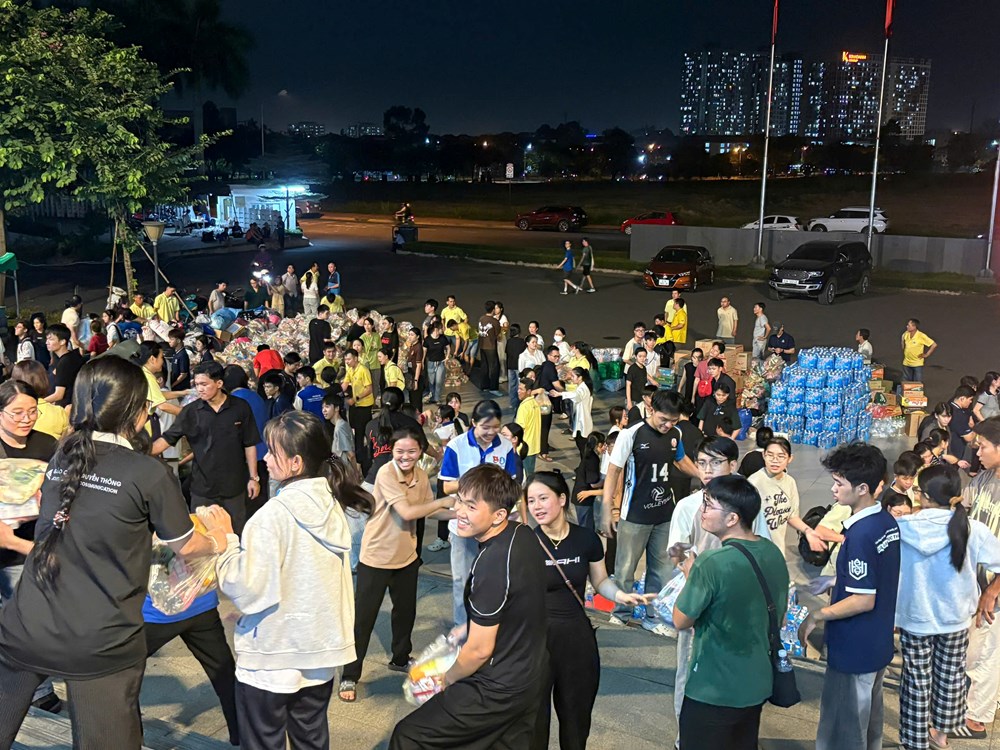 Sinh viên gói ghém nghĩa tình gửi miền Trung ruột thịt - ảnh 2