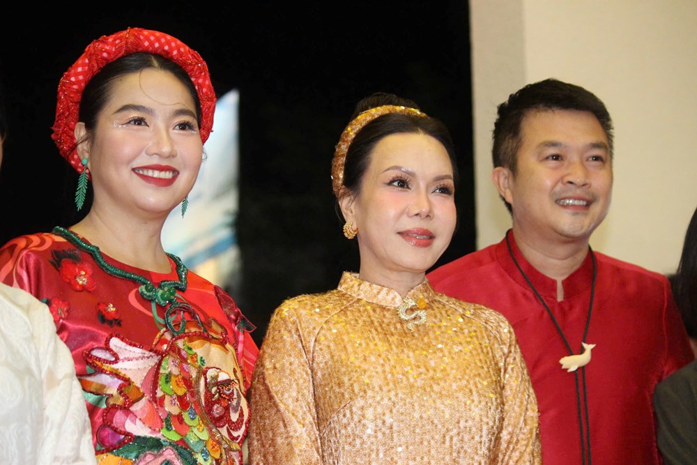 Dàn sao trên thảm đỏ bế mạc Liên hoan Phim Việt Nam lần thứ XXIV - ảnh 6