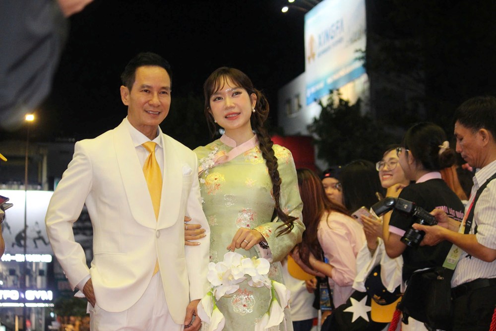 Dàn sao trên thảm đỏ bế mạc Liên hoan Phim Việt Nam lần thứ XXIV - ảnh 8