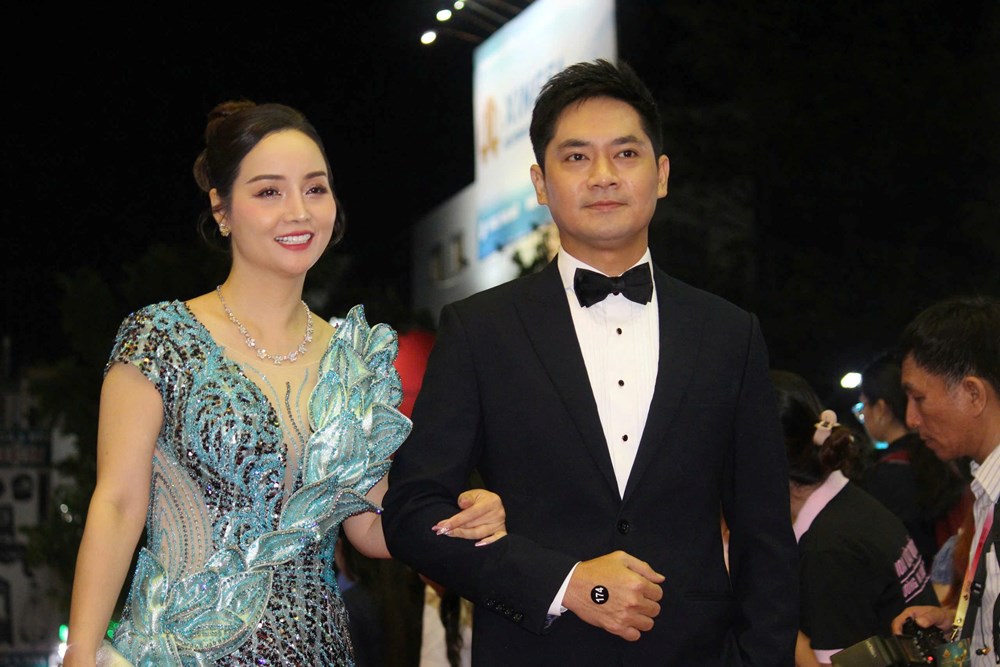 Dàn sao trên thảm đỏ bế mạc Liên hoan Phim Việt Nam lần thứ XXIV - ảnh 10