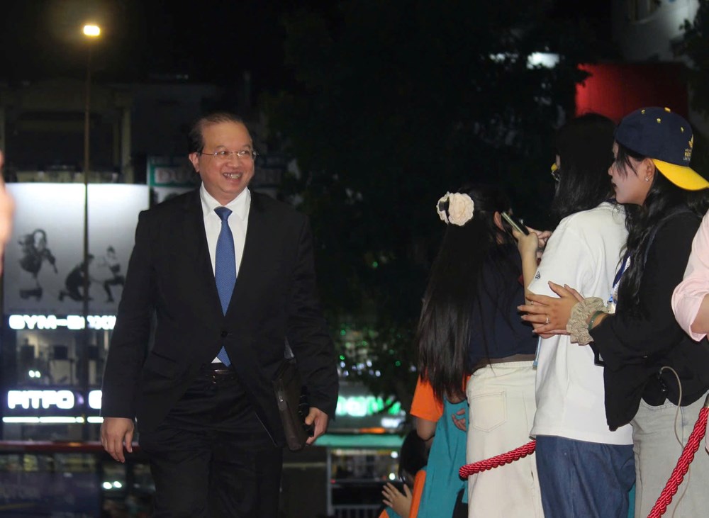 Dàn sao trên thảm đỏ bế mạc Liên hoan Phim Việt Nam lần thứ XXIV - ảnh 1