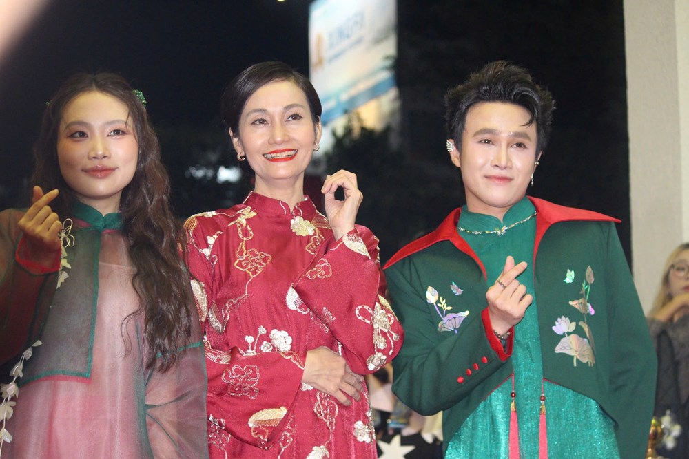 Dàn sao trên thảm đỏ bế mạc Liên hoan Phim Việt Nam lần thứ XXIV - ảnh 13