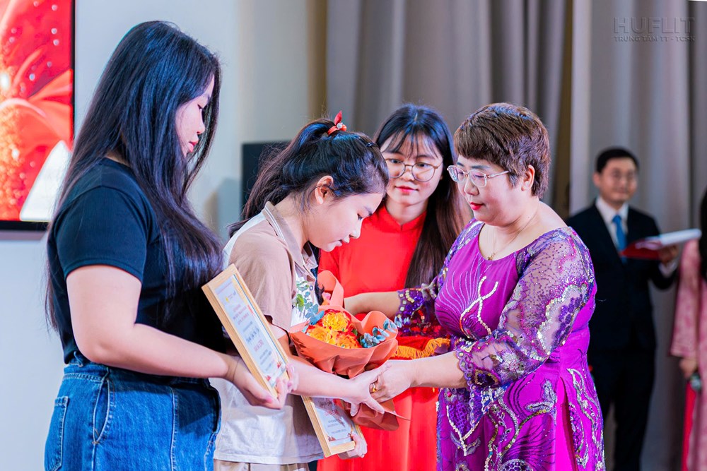 Hơn 2.000 thí sinh tham gia cuộc thi “Dịch Văn học Việt – Trung, Trung - Việt lần thứ nhất” - ảnh 2