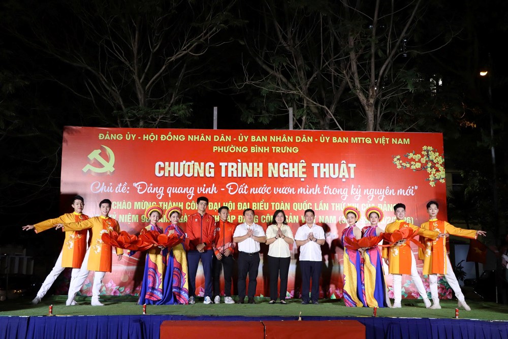 Đêm nghệ thuật rộn ràng chào mừng thành công Đại hội XIV của Đảng - ảnh 3