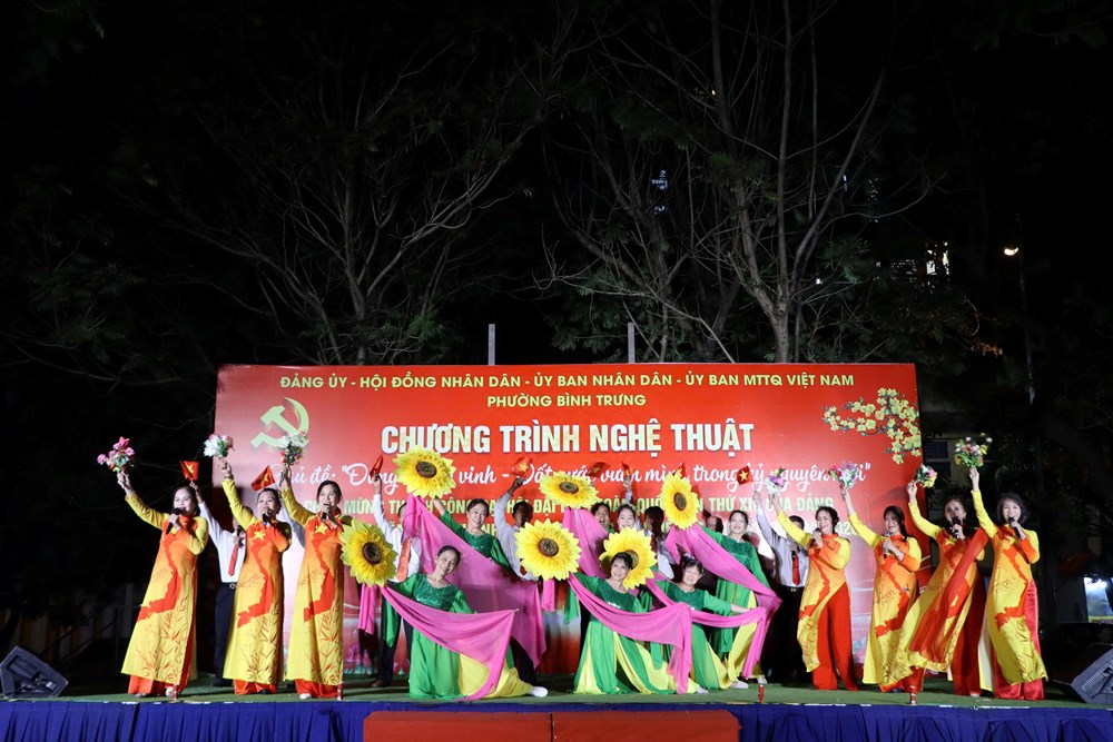 Đêm nghệ thuật rộn ràng chào mừng thành công Đại hội XIV của Đảng - ảnh 2