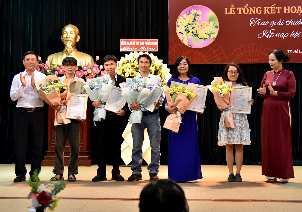 Vinh danh giải thưởng Hội Nhà văn TP.HCM 2025 - ảnh 2