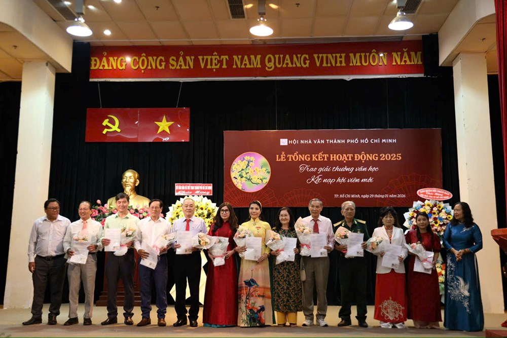 Vinh danh giải thưởng Hội Nhà văn TP.HCM 2025 - ảnh 3
