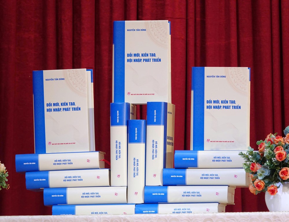 Giới thiệu cuốn sách “Đổi mới, kiến tạo, hội nhập, phát triển” của nguyên Thủ tướng Nguyễn Tấn Dũng - ảnh 1