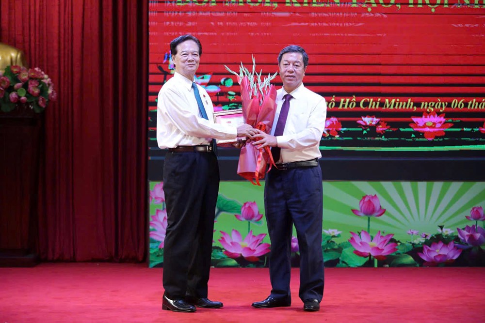 Giới thiệu cuốn sách “Đổi mới, kiến tạo, hội nhập, phát triển” của nguyên Thủ tướng Nguyễn Tấn Dũng - ảnh 2