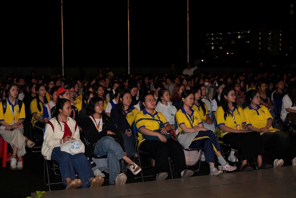 Triển lãm nghệ thuật tái chế “Hoa và Rác” - ảnh 4