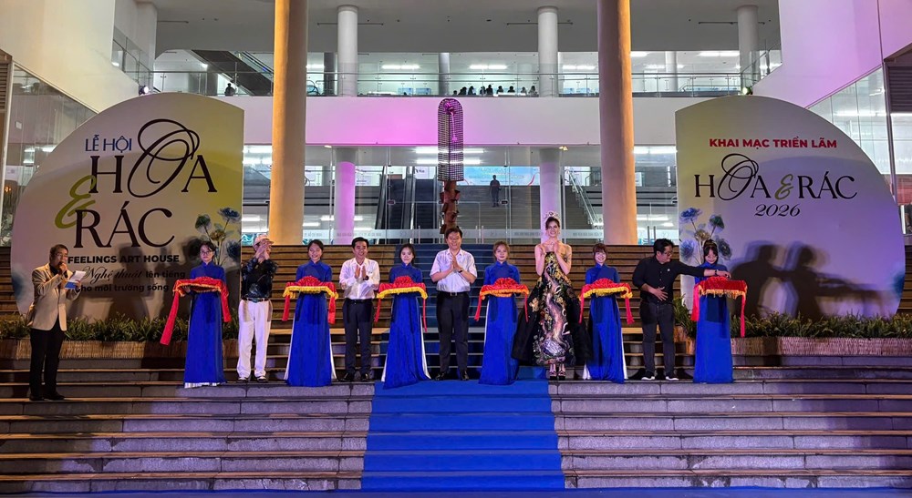 Triển lãm nghệ thuật tái chế “Hoa và Rác” - ảnh 1