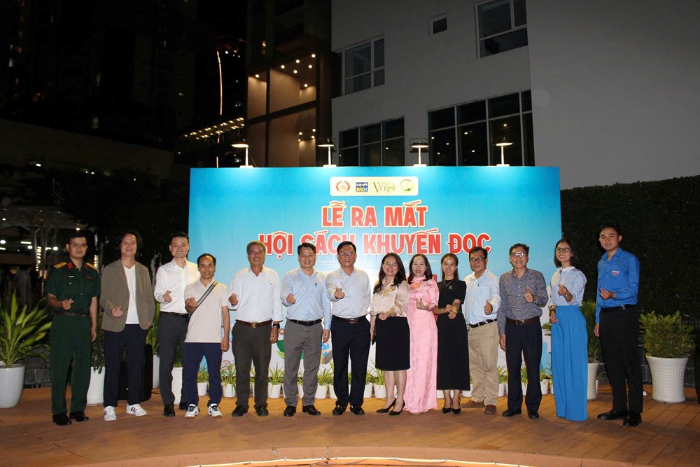 Lần đầu tiên hội sách được đưa vào khu dân cư - ảnh 5