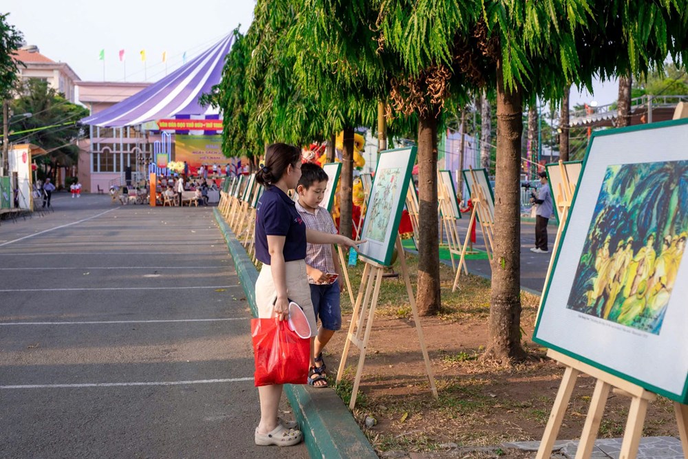 Triển lãm ký họa kháng chiến “Ký ức tháng Tư - Non sông thống nhất”  - ảnh 4